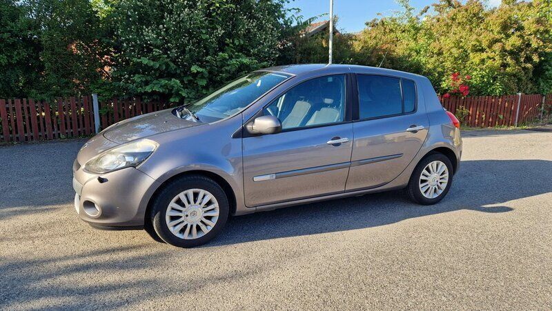 Grå Begagnad 2012 Renault Clio R.S. Halvkombi | 25 000 kr (Superpris) - Bild 1/4