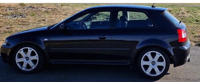 Svart Begagnad 2003 Audi S3 Halvkombi | 65 000 kr - Bild 1/4