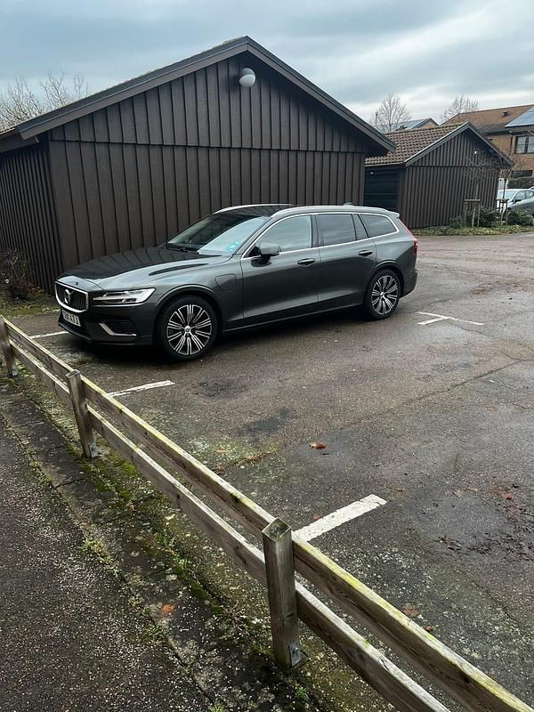 Begagnad 2022 Volvo V60 Kombi | 290 000 kr - Bild 1/3