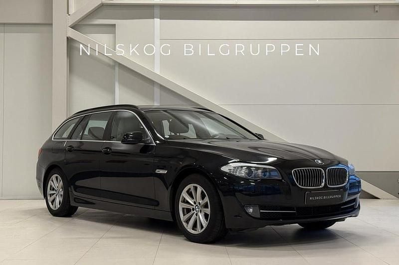 Begagnad BMW 523 204 HK (150 kW) 2010 Svart Kombi