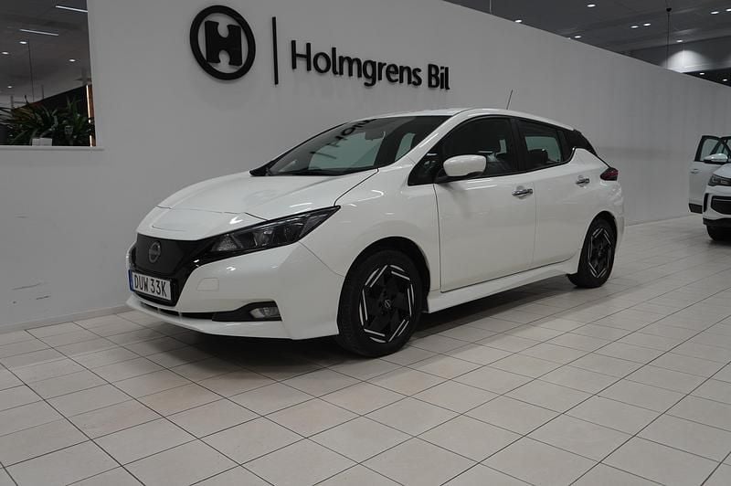 Vit Begagnad 2022 Nissan Leaf Acenta Halvkombi | 164 900 kr (Marknadspris) - Bild 1/4