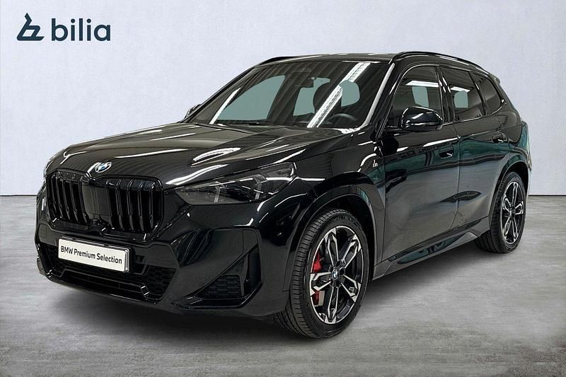 Svart Begagnad 2025 BMW X1 M Sport SUV | 489 900 kr - Bild 1/3