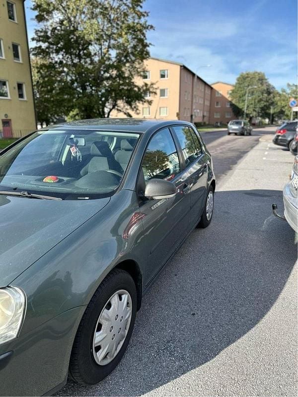 Grön Begagnad 2008 VW Golf VI Halvkombi | 23 000 kr (Bra pris) - Bild 1/4