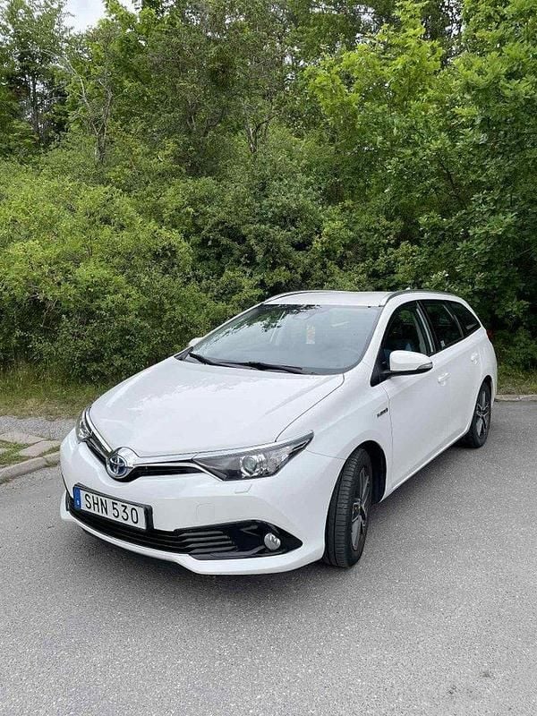 Vit Begagnad 2018 Toyota Auris Touring Sports Active Kombi | 165 000 kr (Marknadspris) - Bild 1/4