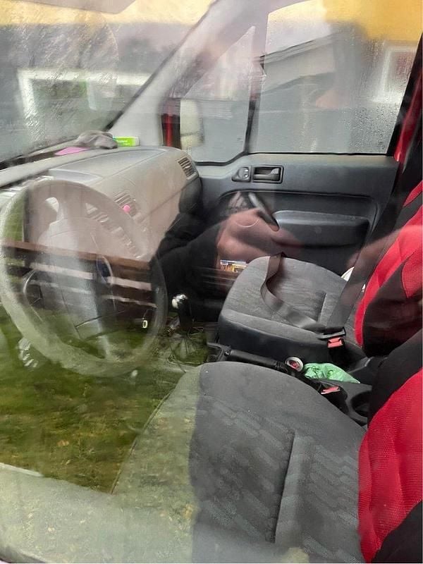 Röd Begagnad 2007 Ford Transit | 15 000 kr (Lite dyr) - Bild 1/3