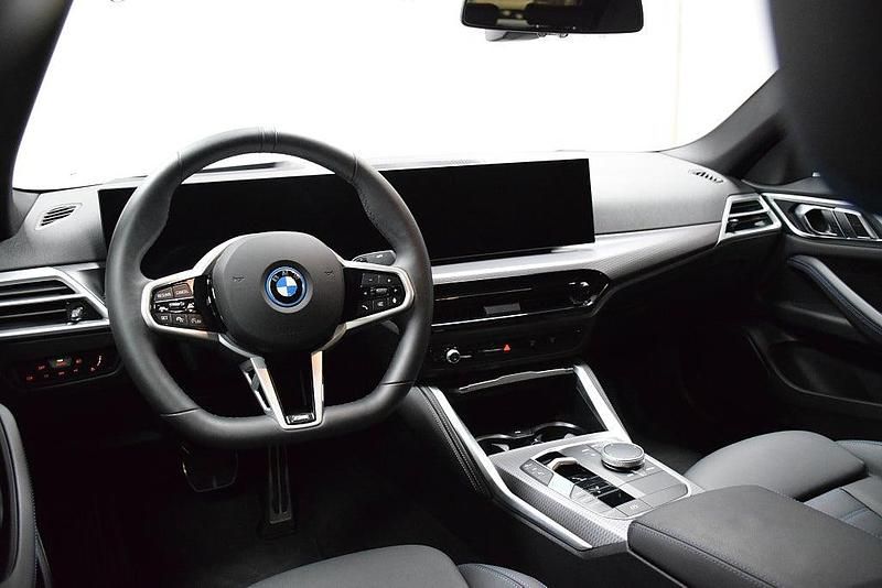 Begagnad BMW i4 M Sport 250 kW (340 HK) 2024 Grön Sedan