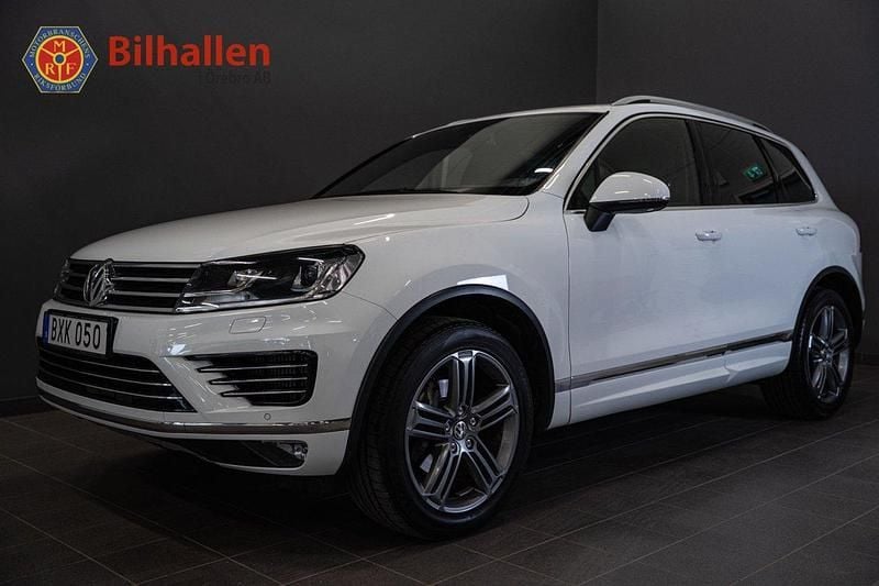 Vit Begagnad 2014 VW Touareg R-line SUV | 209 900 kr (Bra pris) - Bild 1/4