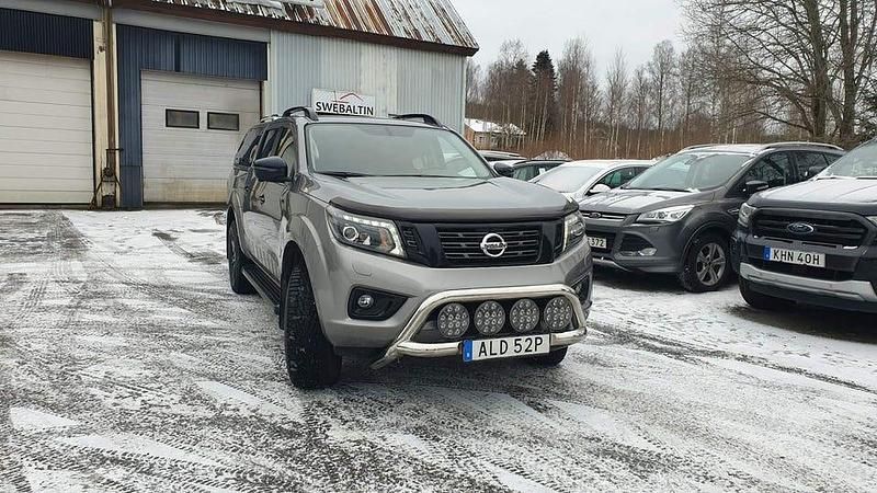 Grå Begagnad 2019 Nissan Navara Pickup | 290 000 kr (Marknadspris) - Bild 1/4