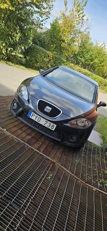 Svart Begagnad 2008 Seat Leon FR Halvkombi | 55 000 kr (Marknadspris) - Bild 1/4