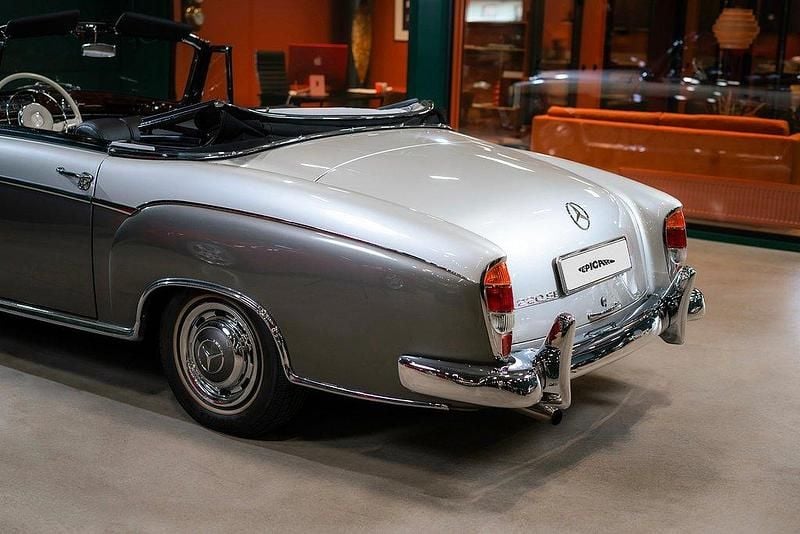 Begagnad Mercedes 220 SE 120 HK (88 kW) 1960 Grå Cab