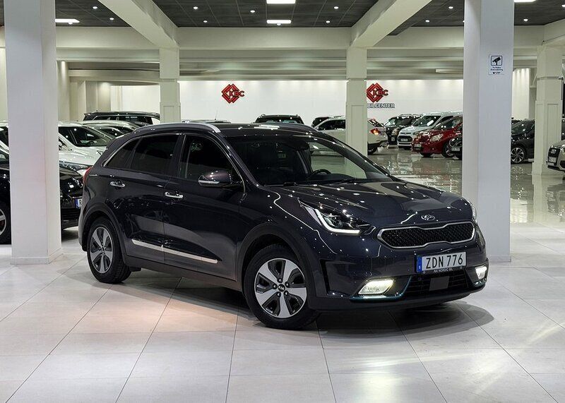 Grå Begagnad 2017 Kia Niro Advance SUV | 189 900 kr (Lite dyr) - Bild 1/4
