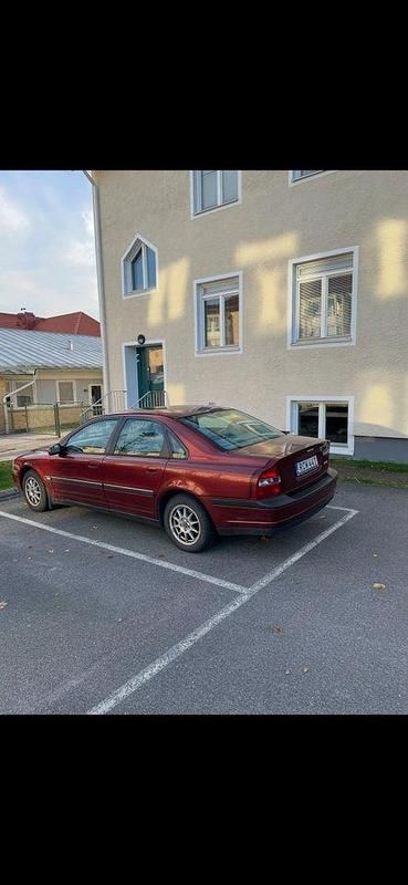 Röd Begagnad 2000 Volvo S80 Sedan | 18 000 kr (Marknadspris) - Bild 1/4