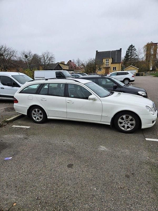 Vit Begagnad 2009 Mercedes E200 Classic Kombi | 40 000 kr - Bild 1/4