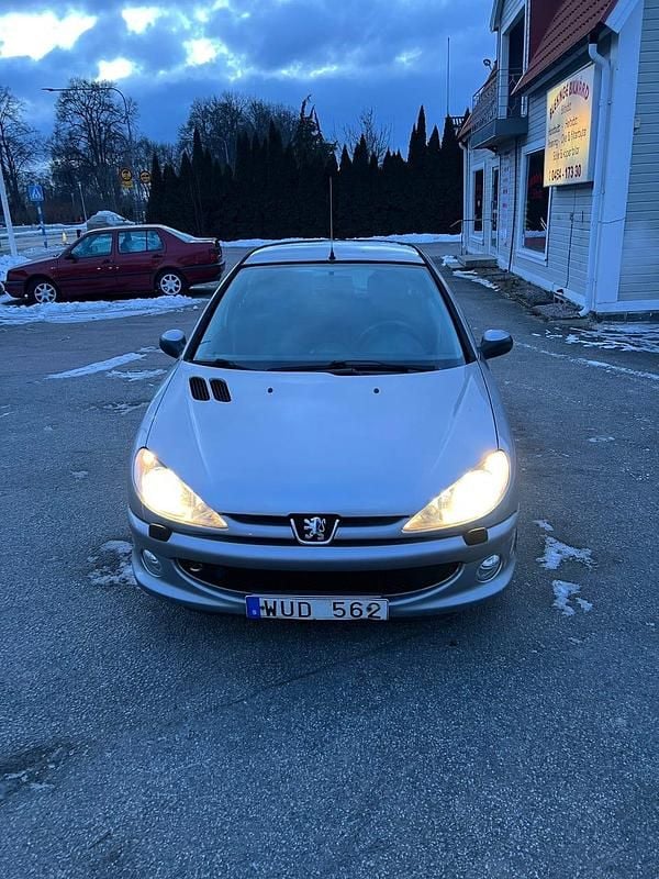 Begagnad 2005 Peugeot 206 | 17 500 kr (Marknadspris) - Bild 1/4