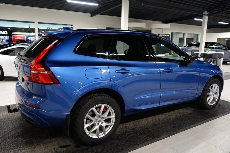 Begagnad Volvo XC60 R-Design 197 HK (144 kW) 2021 Blå SUV