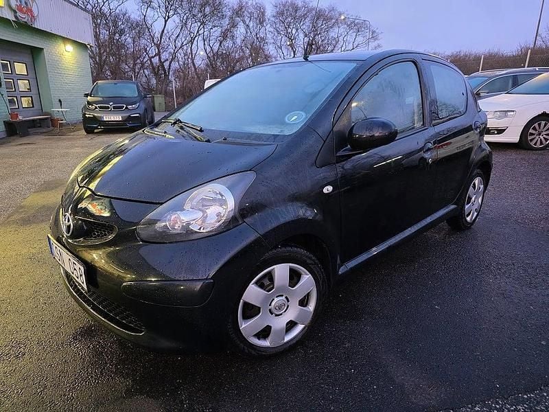 Begagnad Toyota Aygo 68 HK (50 kW) 2007 Svart Halvkombi