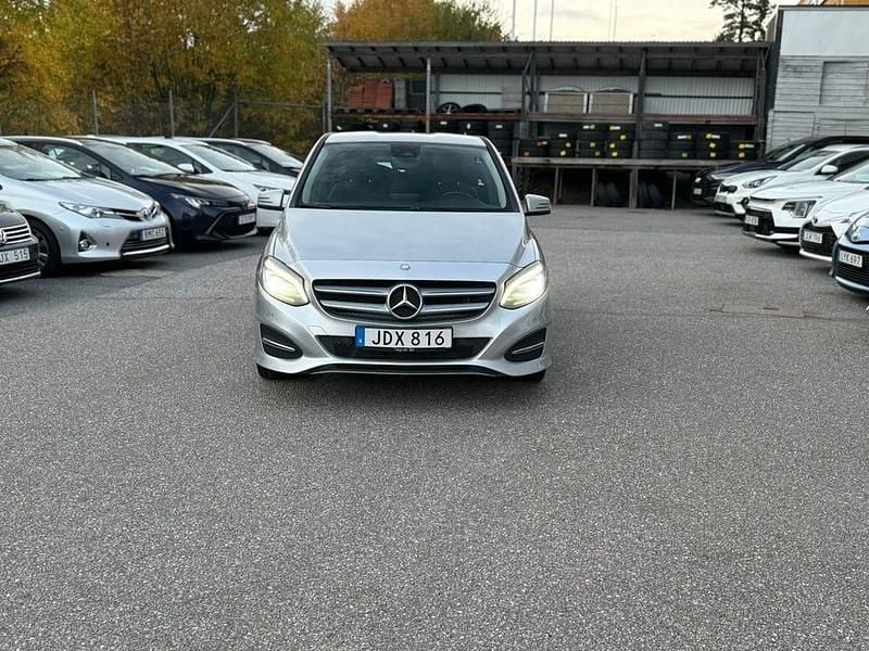 Silver Begagnad 2015 Mercedes B200 Urban Minibuss | 89 900 kr (Marknadspris) - Bild 1/4