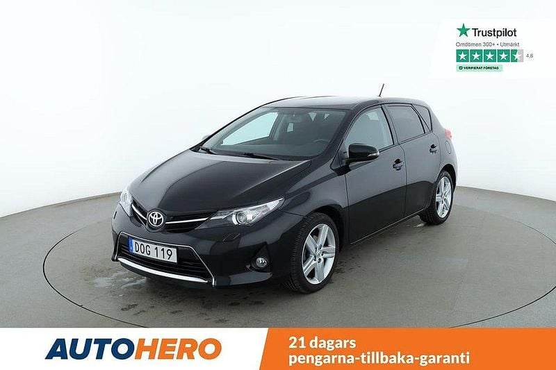 Svart Begagnad 2014 Toyota Auris Halvkombi | 149 000 kr (Marknadspris) - Bild 1/4