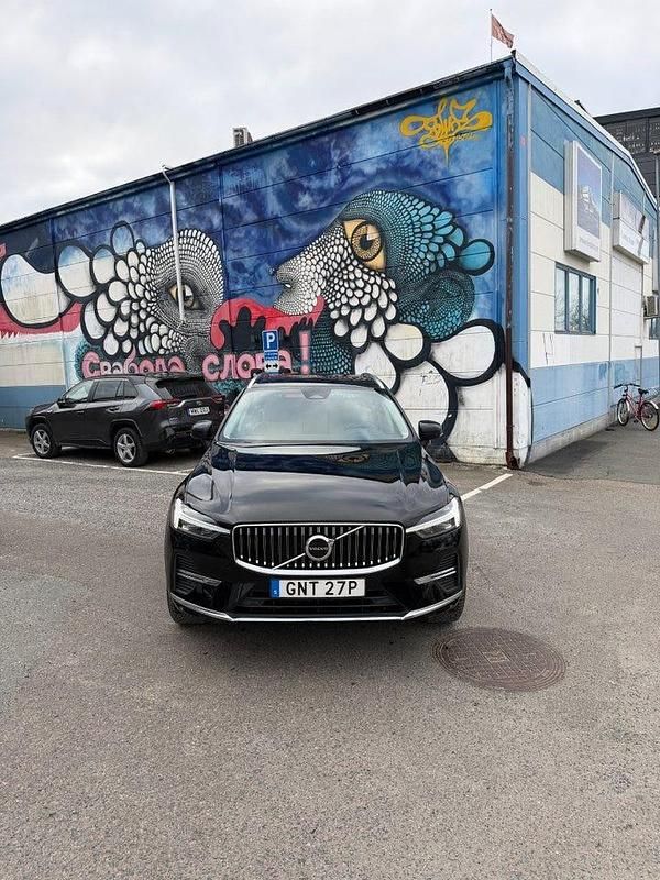 Begagnad Volvo XC60 Inscription 249 HK (183 kW) 2022 Svart SUV