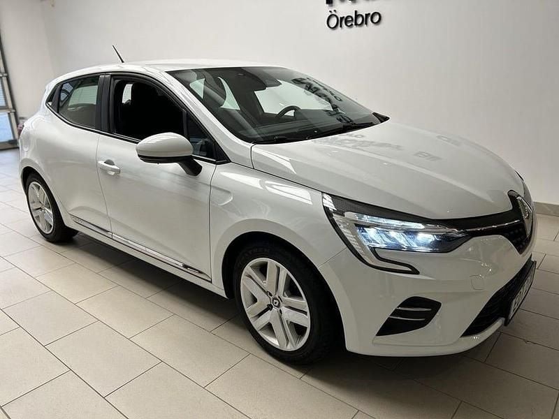 Vit Begagnad 2021 Renault Clio V Zen Halvkombi | 129 900 kr (Marknadspris) - Bild 1/4