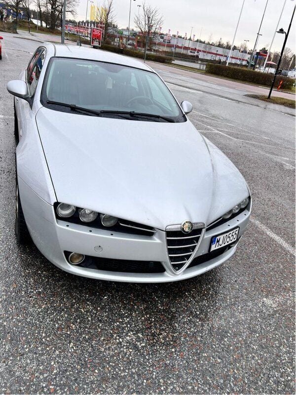 Silver Begagnad 2008 Alfa Romeo 159 Kombi | 25 000 kr - Bild 1/4