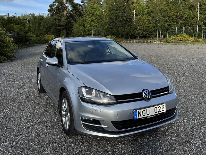 Silver Begagnad 2013 VW Golf VII Halvkombi | 79 000 kr (Marknadspris) - Bild 1/4