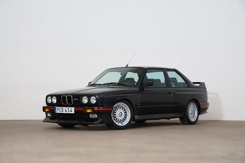 Begagnad BMW M3 194 HK (142 kW) 1987 Svart Sedan