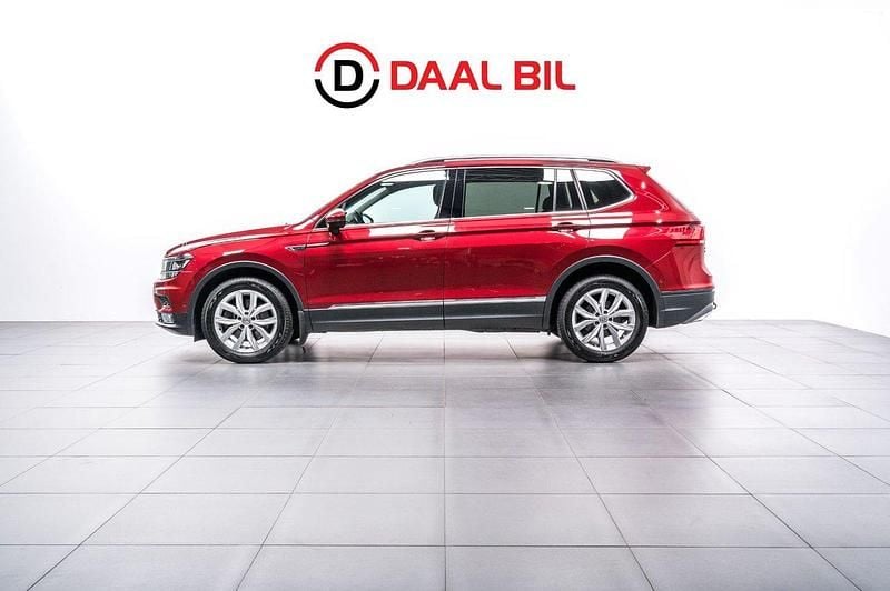 Mörkröd Begagnad 2018 VW Tiguan Allspace Executive SUV | 224 700 kr (Marknadspris) - Bild 1/4
