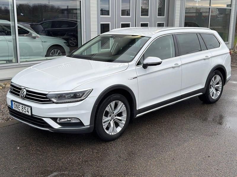 Vit Begagnad 2016 VW Passat Alltrack Kombi | 138 800 kr (Marknadspris) - Bild 1/4