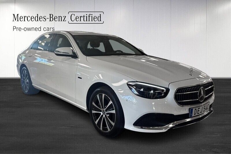 Vit (white) Begagnad 2021 Mercedes E300 Sedan | 434 900 kr - Bild 1/4
