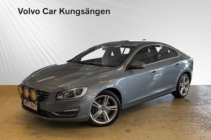 Blå Begagnad 2018 Volvo S60 Momentum Sedan | 214 900 kr (Marknadspris) - Bild 1/4