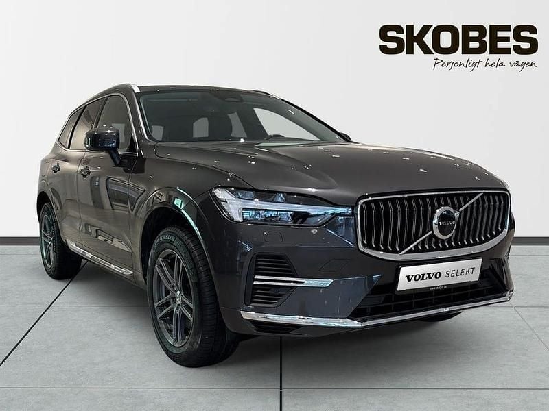 Grå Begagnad 2023 Volvo XC60 Core SUV | 379 100 kr - Bild 1/3