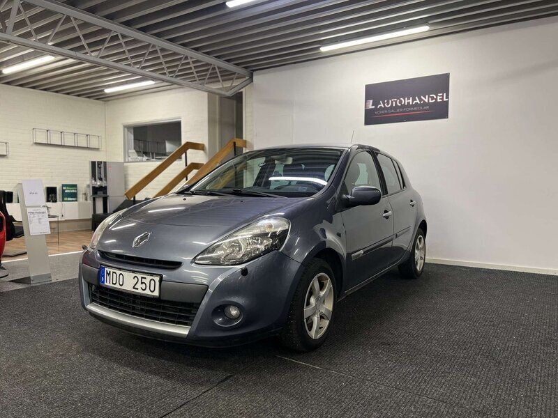Blå Begagnad 2011 Renault Clio IV Halvkombi | 39 900 kr - Bild 1/4