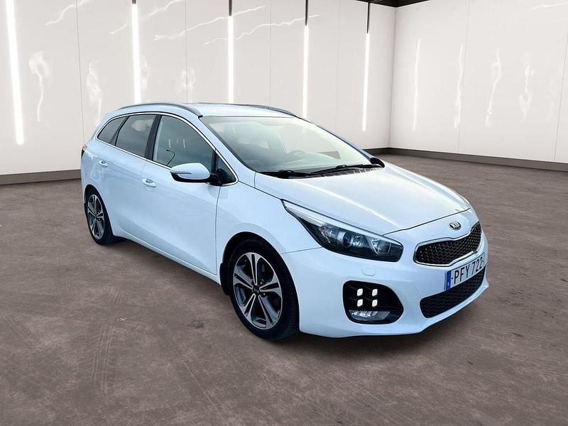 Vit Begagnad 2017 Kia Ceed Sportswagon GT-Line Kombi | 99 900 kr (Marknadspris) - Bild 1/4