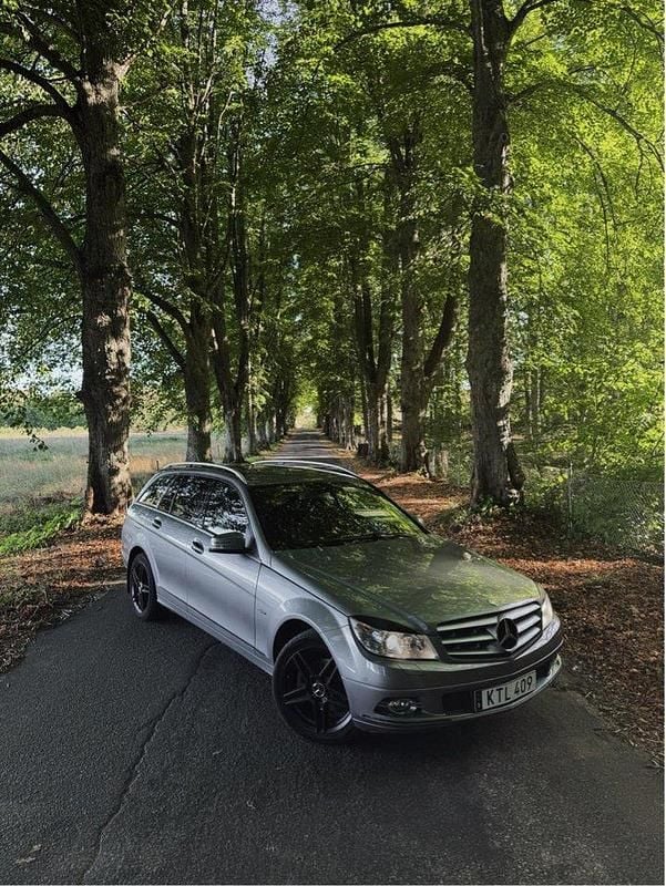 Silver Begagnad 2011 Mercedes C220 Avantgarde Kombi | 98 000 kr (Marknadspris) - Bild 1/4