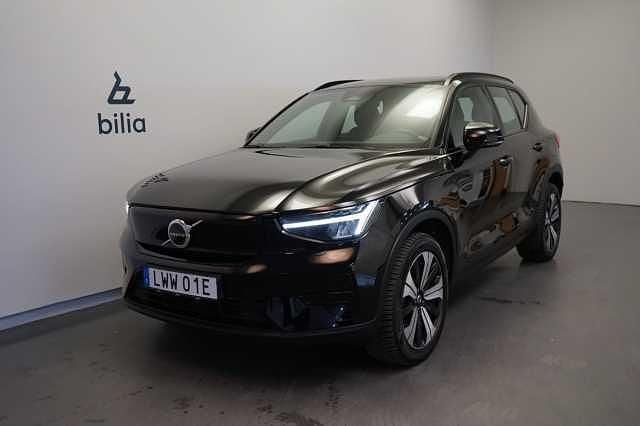 Svart Begagnad 2022 Volvo XC40 Core SUV | 319 500 kr - Bild 1/3