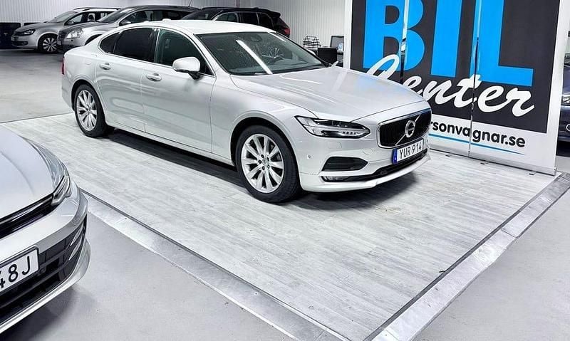 Silver Begagnad 2017 Volvo S90 Momentum Sedan | 189 000 kr (Marknadspris) - Bild 1/4