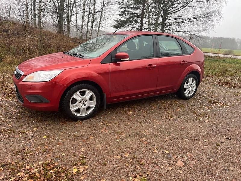 Begagnad 2010 Ford Focus Halvkombi | 21 000 kr (Bra pris) - Bild 1/4