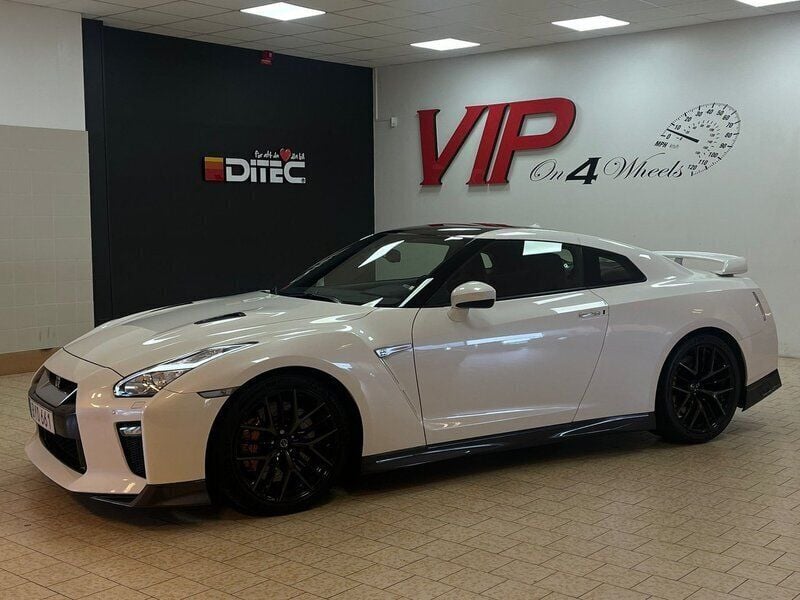 Begagnad Nissan GT-R SV 635 HK (467 kW) 2018 Vit Sportkupé