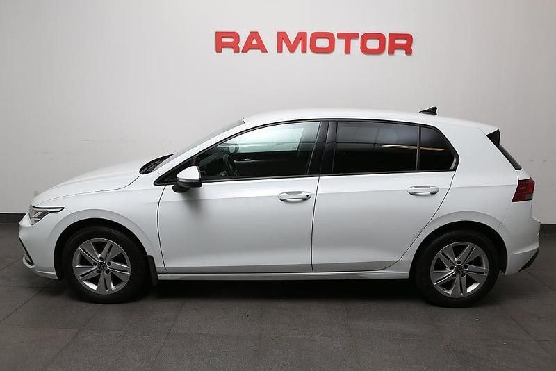 Begagnad VW Golf VIII 110 HK (80 kW) 2022 Vit Halvkombi