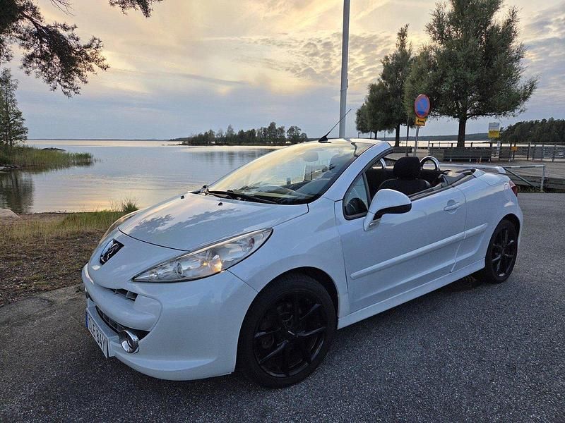 Vit Begagnad 2007 Peugeot 207 CC Cab | 28 000 kr (Marknadspris) - Bild 1/4
