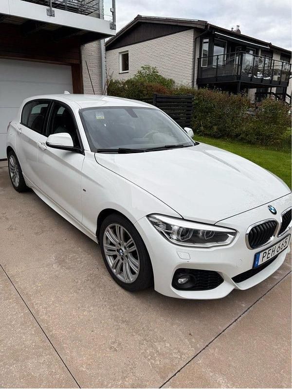 Vit Begagnad 2017 BMW 118 M Sport Halvkombi | 130 000 kr (Bra pris) - Bild 1/1