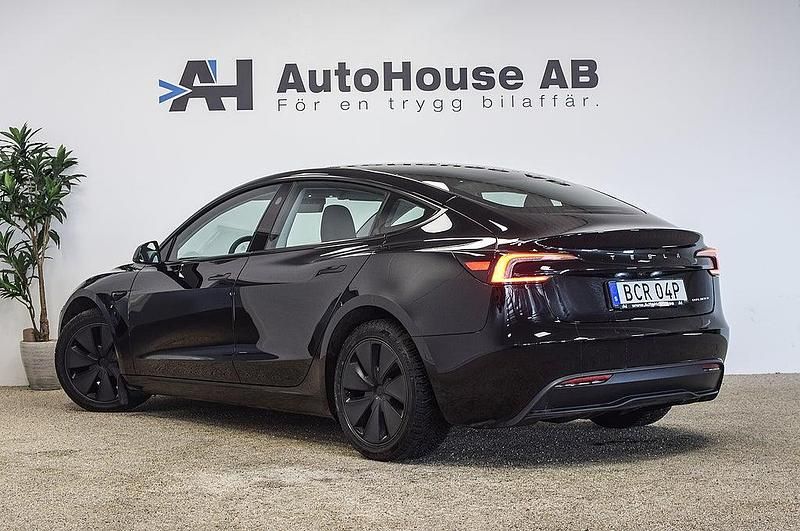Begagnad Tesla Model 3 Long Range AWD 366 kW (498 HK) 2024 Svart Sedan