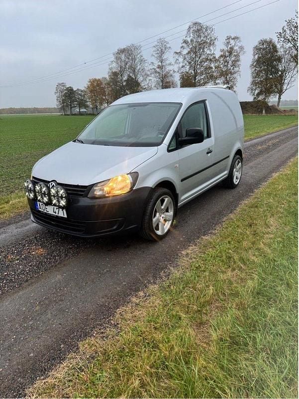 Silver Begagnad 2013 VW Caddy Minibuss | 42 500 kr (Bra pris) - Bild 1/4