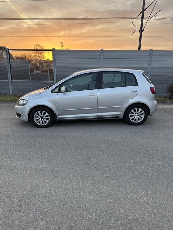 Silver Begagnad 2012 VW Golf VII Halvkombi | 58 000 kr (Bra pris) - Bild 1/4