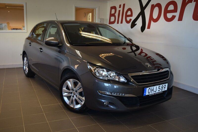 Mörkbrun (brun) Begagnad 2016 Peugeot 308 Active Halvkombi | 94 900 kr (Marknadspris) - Bild 1/4