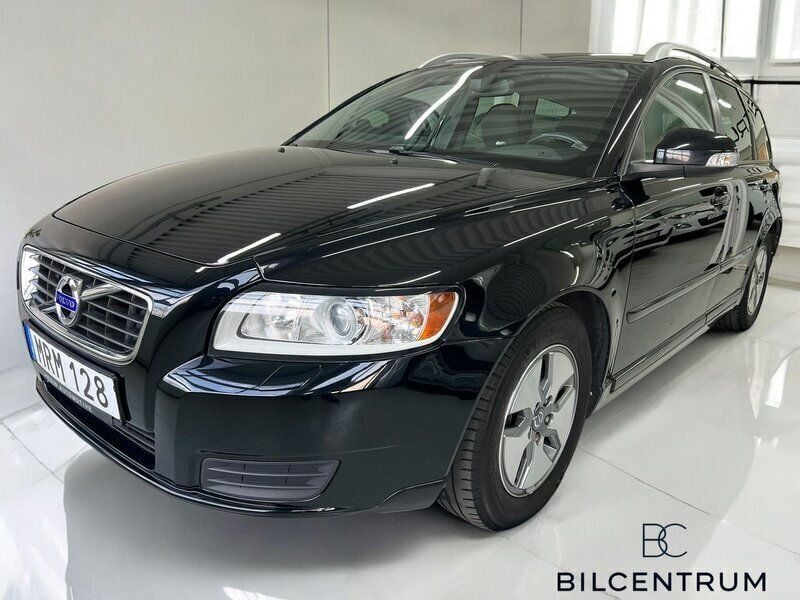Svart Begagnad 2012 Volvo V50 Kombi | 69 900 kr (Marknadspris) - Bild 1/4