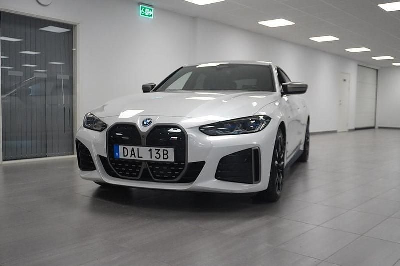 Begagnad BMW i4 Comfort Edition 442 kW (601 HK) 2022 Vit Sedan