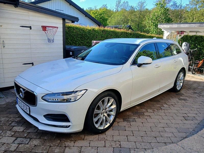 Vit Begagnad 2019 Volvo V90 Kombi | 162 000 kr (Marknadspris) - Bild 1/4