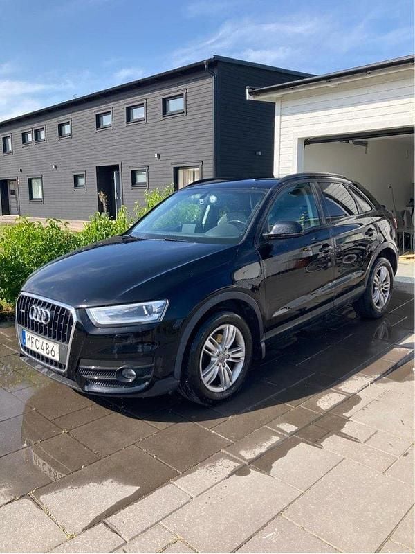 Svart Begagnad 2012 Audi Q3 Comfort SUV | 125 000 kr (Marknadspris) - Bild 1/4